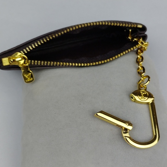 Monogramed Credit Card And Key Chain Case. - Picture 10 of 15